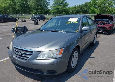 2009 Hyundai Sonata Gls z USA, uszkodzony, nr VIN 5NPET46CX9H482871